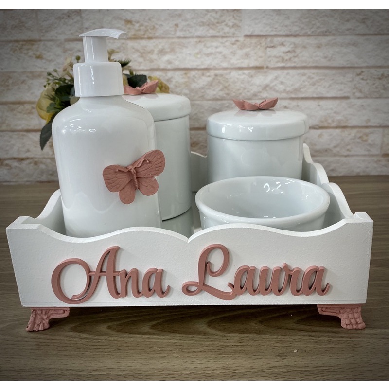 kit higiene do bebê porcelana borboleta  com nome modelo 1