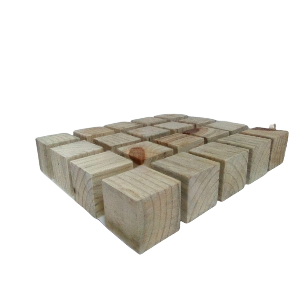 Cubos de madeira de Pinus para Artesanato 3cm   8 unidades