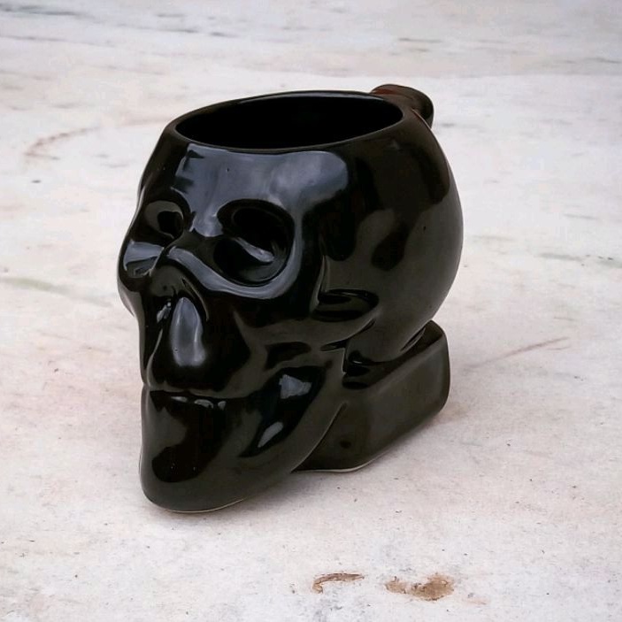 Caneca caveira crânio preta halloween 300ml de porcelana
