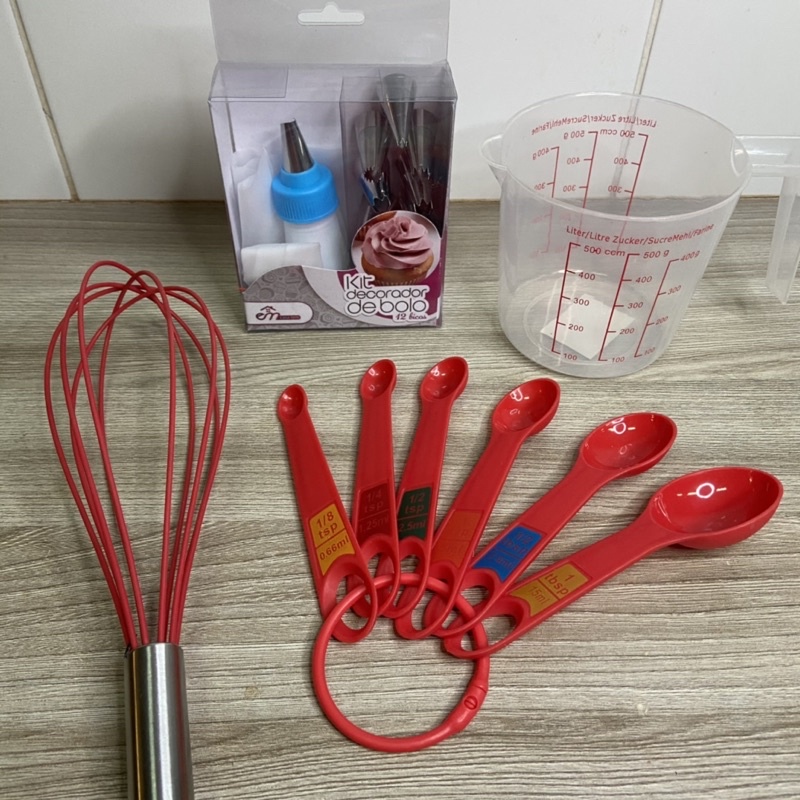 kit Confeiteiro 20 Peças Fuê de Claras + 6 Colheres Medidoras + Conj Confeiteiro 12 Bicos + Saco + Jarra Medidora