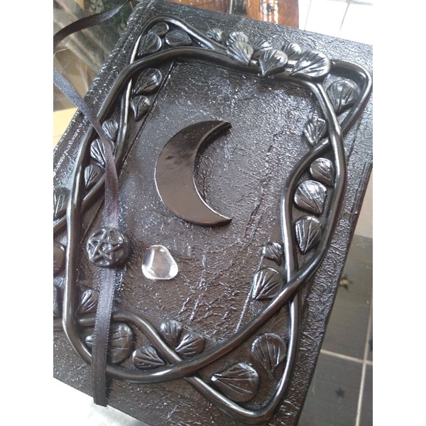 Grimorio Livro das Sombras Agenda com Lua Negra e Cristal 200 Folhas