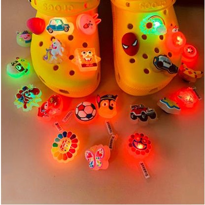 Amuletos De Sapato Iluminados Por LED Para Tamancos , Uma Variedade De Estilos Disponíveis , Acessórios De design Mulher
