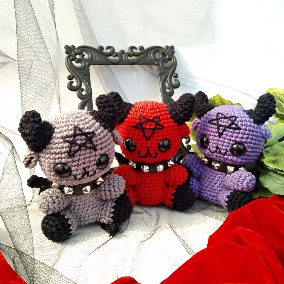 Baphomet Amigurumi Chibi Mini (12 cm), escolha entre várias cores em Oferta na Shopee