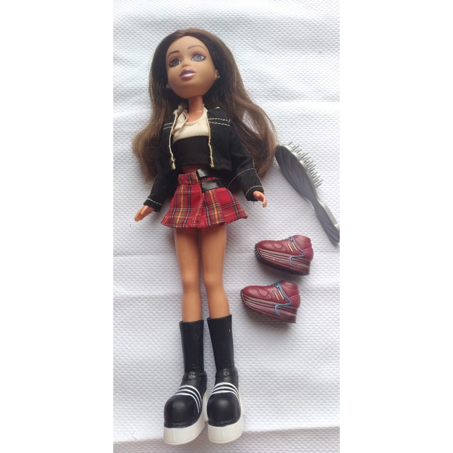 Vendo boneca Bratz morena
