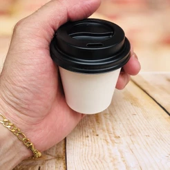 50 copo café 110 ml de papel Biodegradável preto ou branco com tampa (CHOCO)