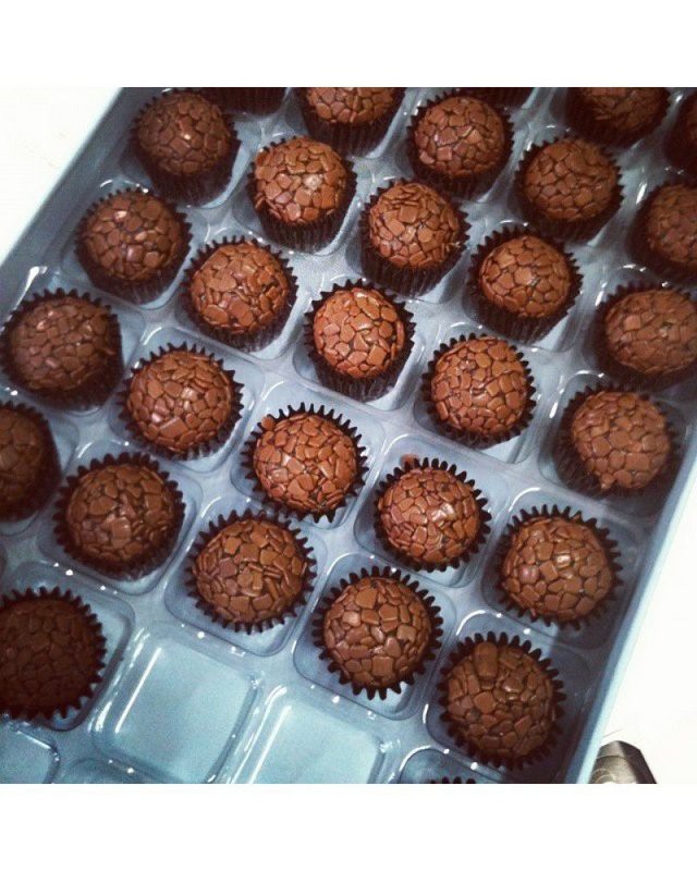 Placa Berço de Acetato para Doces - 100 cavidades de 3,5cm x 3,5cm - Assk - Rizzo Embalagens em Oferta na Shopee