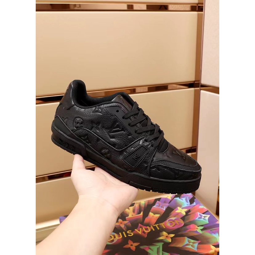 Louis Vuitton Gravação De Couro Preto Tênis Casual LV