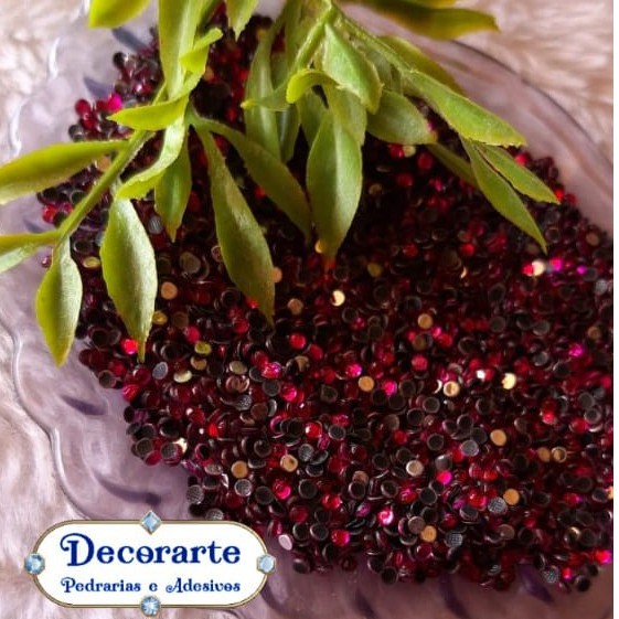 500 peças aprox. strass 2.5mm varias cores (pedrarias para adesivos e joias para unhas)