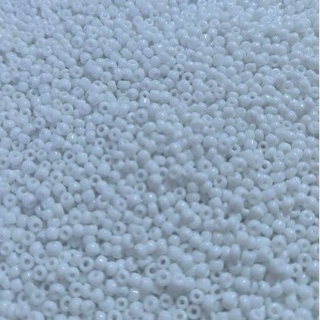 Miçanguinha Pequenininha 2mm Branca Leitosa Pacote Com 100/450 gramas em Oferta na Shopee