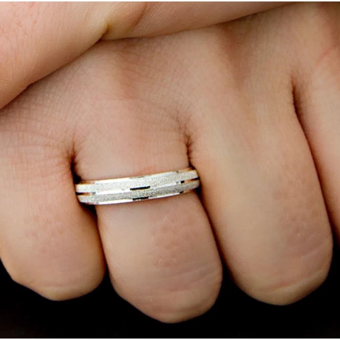 Aliança De Namoro 4mm adiamantada Banhada Prata 925 Chanfrada + solitário  (1 UNIDADE) em Oferta na Shopee