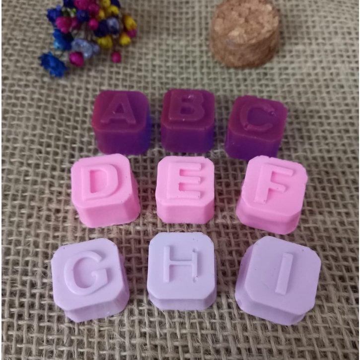 KIT 50 UNIDADES DE SABONETE MINI LETRINHA 2CM - leia a descrição - aniversário lembrancinha batizado 1 aninho