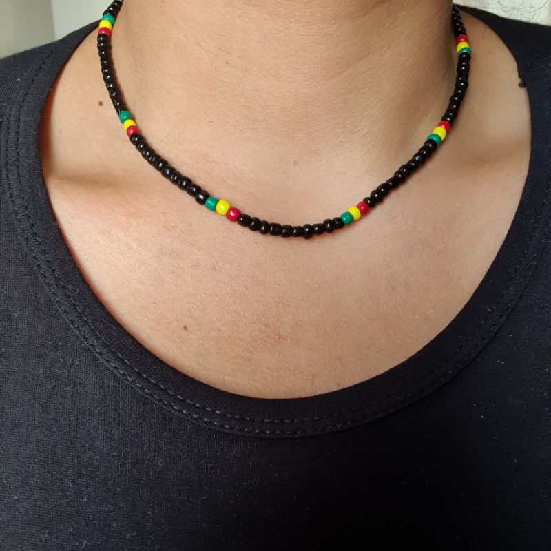 colar preto com detalhe etnico Jamaica em Oferta na Shopee