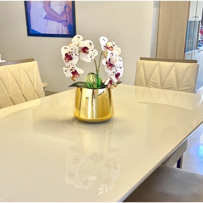 Arranjo de Orquídea Branca com Marsala Vaso dourado espelhado | Shopee  Brasil