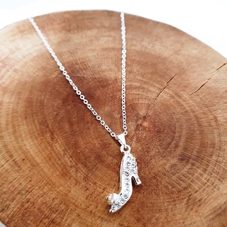 Colar Sapatinho Cinderela com Detalhes em Strass Folheado a Prata