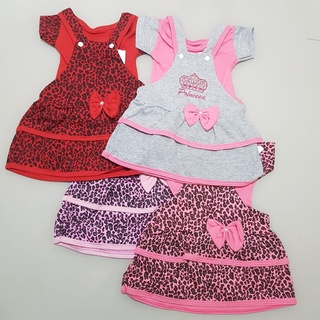 Jardineira bebê menina malha bordada com babado e laço e blusa
