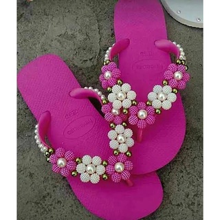 Sandálias havaianas decoradas com perolas