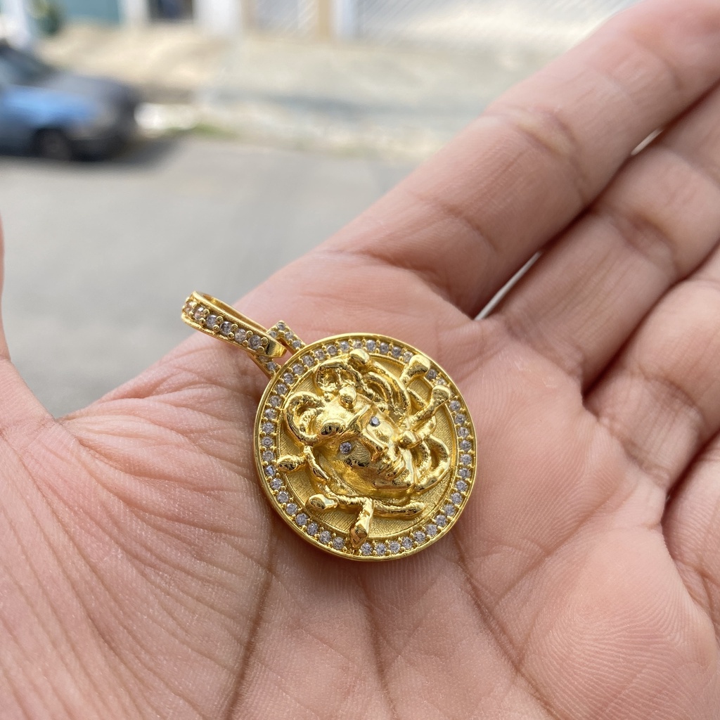 Pingente Masculino Da Medusa Banhado a Ouro 24k Medalha Cravejada Personalizada