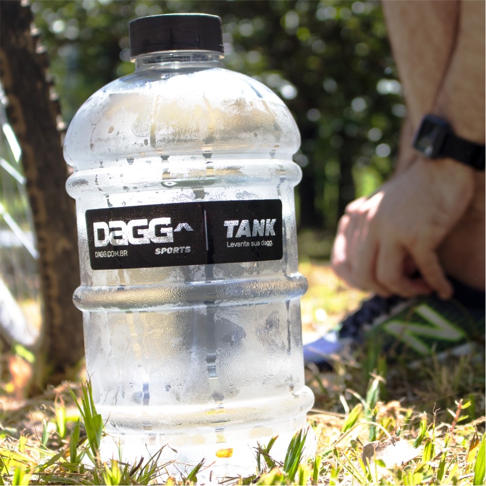 Garrafa Galão de Água Dagg Tank 2 Litros Squeeza Academia Treino Hidratação Dia a Dia em Oferta na Shopee