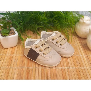 sapatinho de bebê menino / sapato bebe bege com marrom / tênis menino recém nascido / calçado recém-nascido