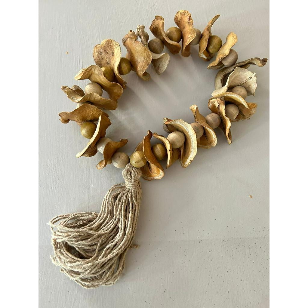 Colar de Mesa Redondo Feito com Bolinhas e Casca Boca de Sapo - Ideal para Mesas e Aparadores - Envio em até 24hs em Oferta na Shopee