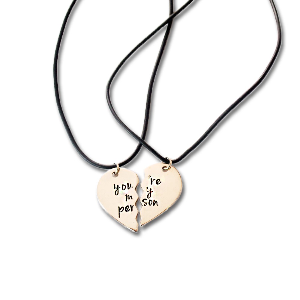 Colar Duplo Personalizado Metadinha Amizade Casal Grey's Anatomy Gravado You Are My Person Série Médica Criativo De Metal Corrente De Borracha Bijuteria Decorativa Presente Geek Cosplay Presente Nerd