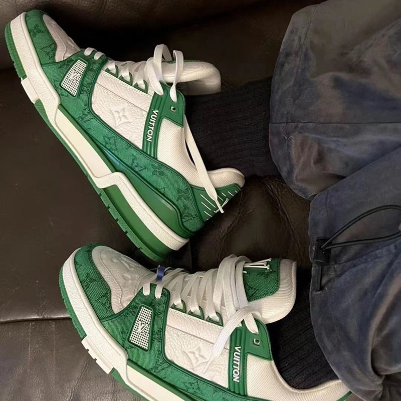 Preços baixos em Sapatos casuais masculinos verdes Louis Vuitton