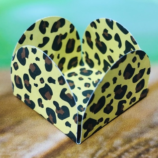 50  forminhas 4 Pétalas para doces TEMA SAFARI ONÇA