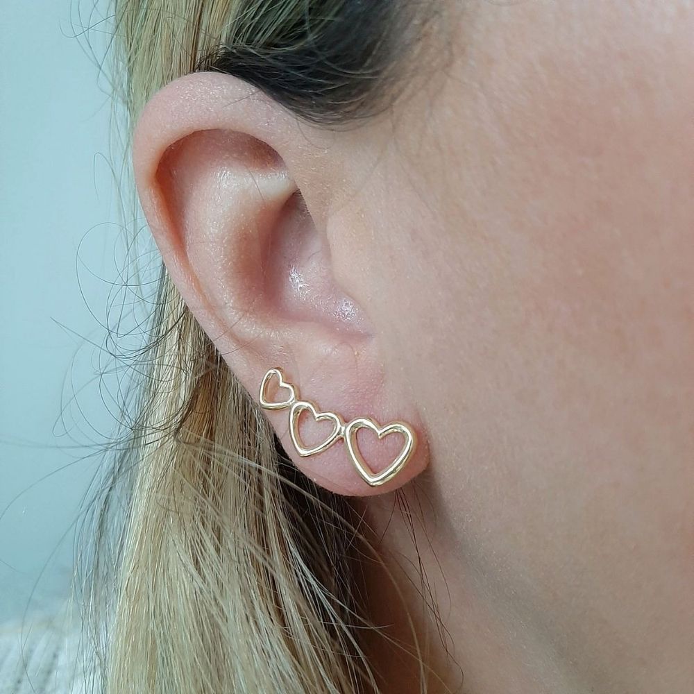 Brinco EarCuff Banhado A ouro 18k Trio Corações Antialérgico