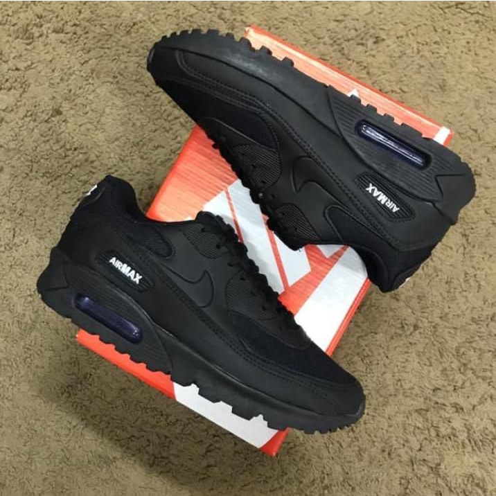 Air max 90 feminino preto best sale e branco