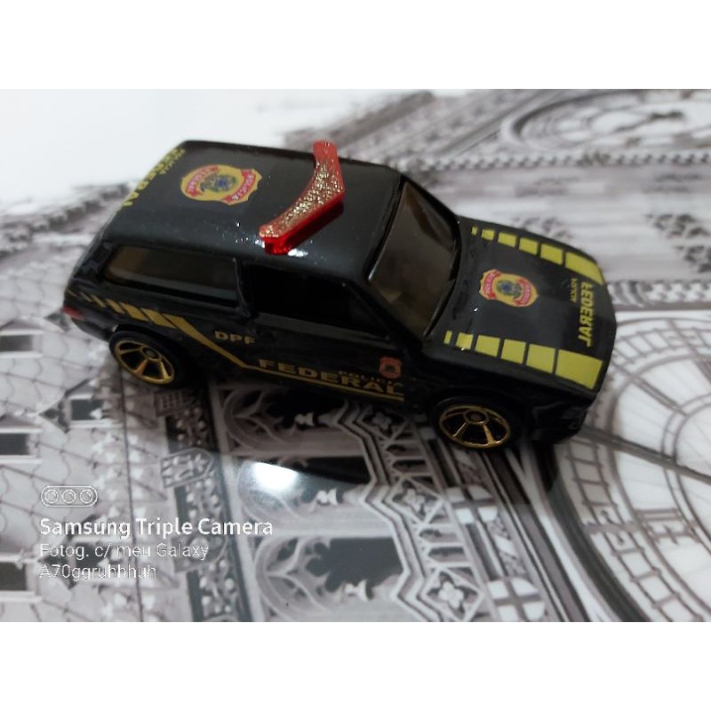 vw Brasília policia federal Brasil viatura custom hot wheels escala 1.64 TAMANHO 7cm acompanhá embalagem de ACETATO