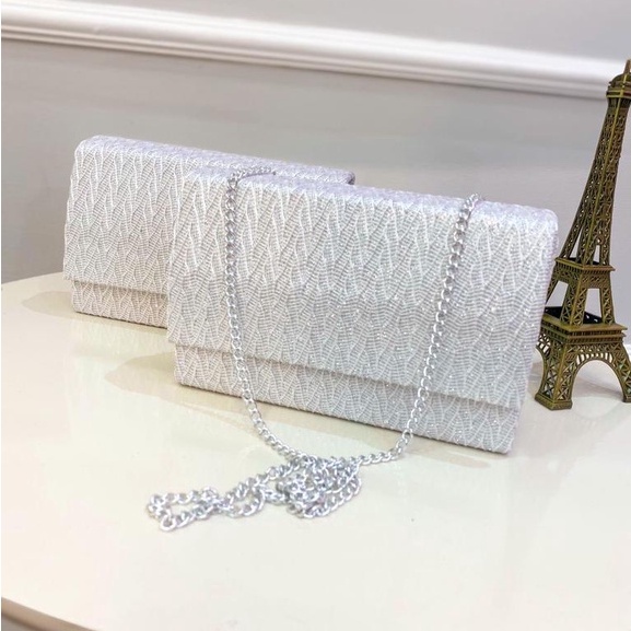 Bolsa Clutch Carteira feminina de mão e ombro PRATA Brilhosa Iinho para festas Possui Alça Corrente
