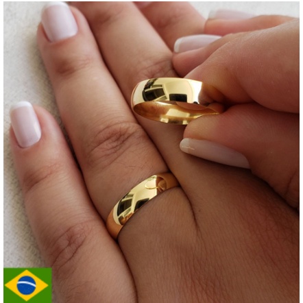 Par de Aliança Folheado Ouro 18K Anatômica Lisa de Aço Inox Não Fica Preta Alianca 6mm Mais 1 Anel Solitário