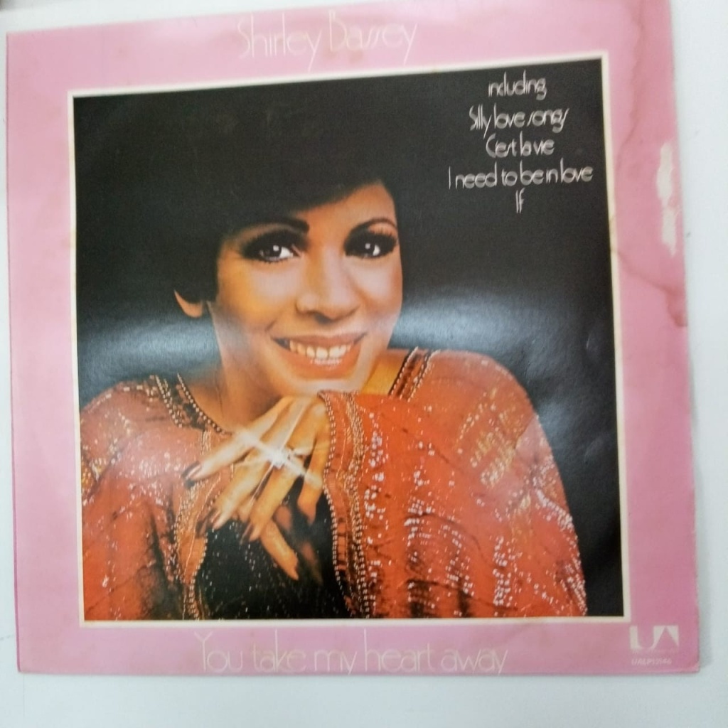 SHIRLEY BASSEY - YOU TAKE MY HEART AWAY interprete SHIRLEY BASSEY