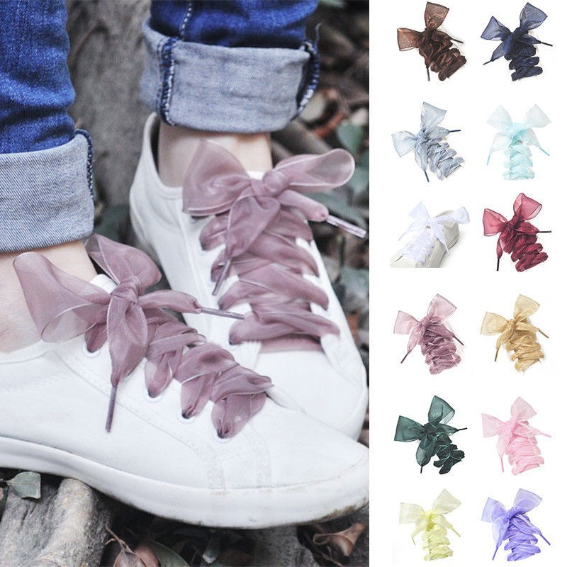 sapato com cadarço de cetim