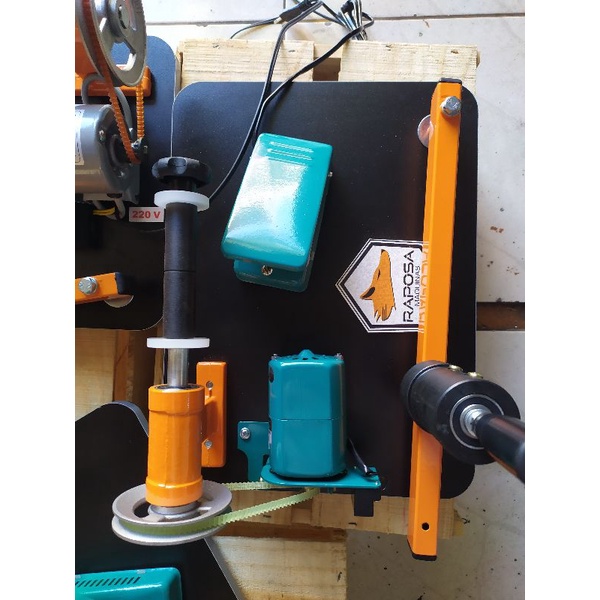 enrola 2 carreteis de 100 a 1000 jds e 1 roca de 3 e 6 mil motor simples no pedal
