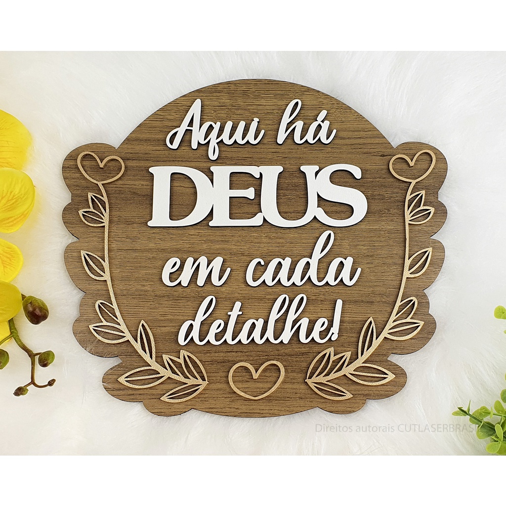 Placa de casamento Aqui há Deus em cada Detalhe mdf Amadeirado Rustico