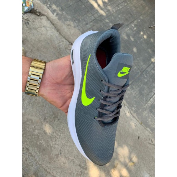 Tenis nike cinza com hot sale verde