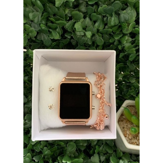 Relógio feminino - Kit: relógio,brinco, pulseira e caixa. em Oferta na Shopee