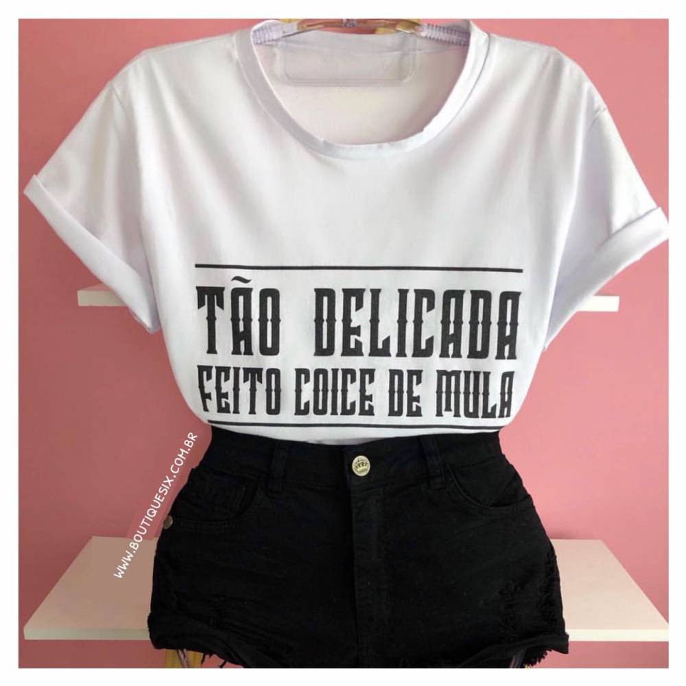 Camisa Feminina Baby look Tão Delicada Feito Coice De Mula