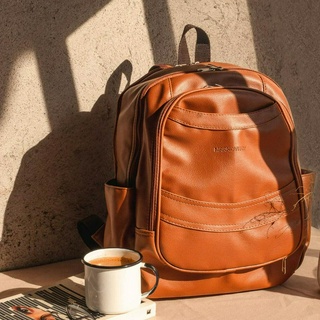 Mochila média com bolso térmico e porta notebook em couro sintético