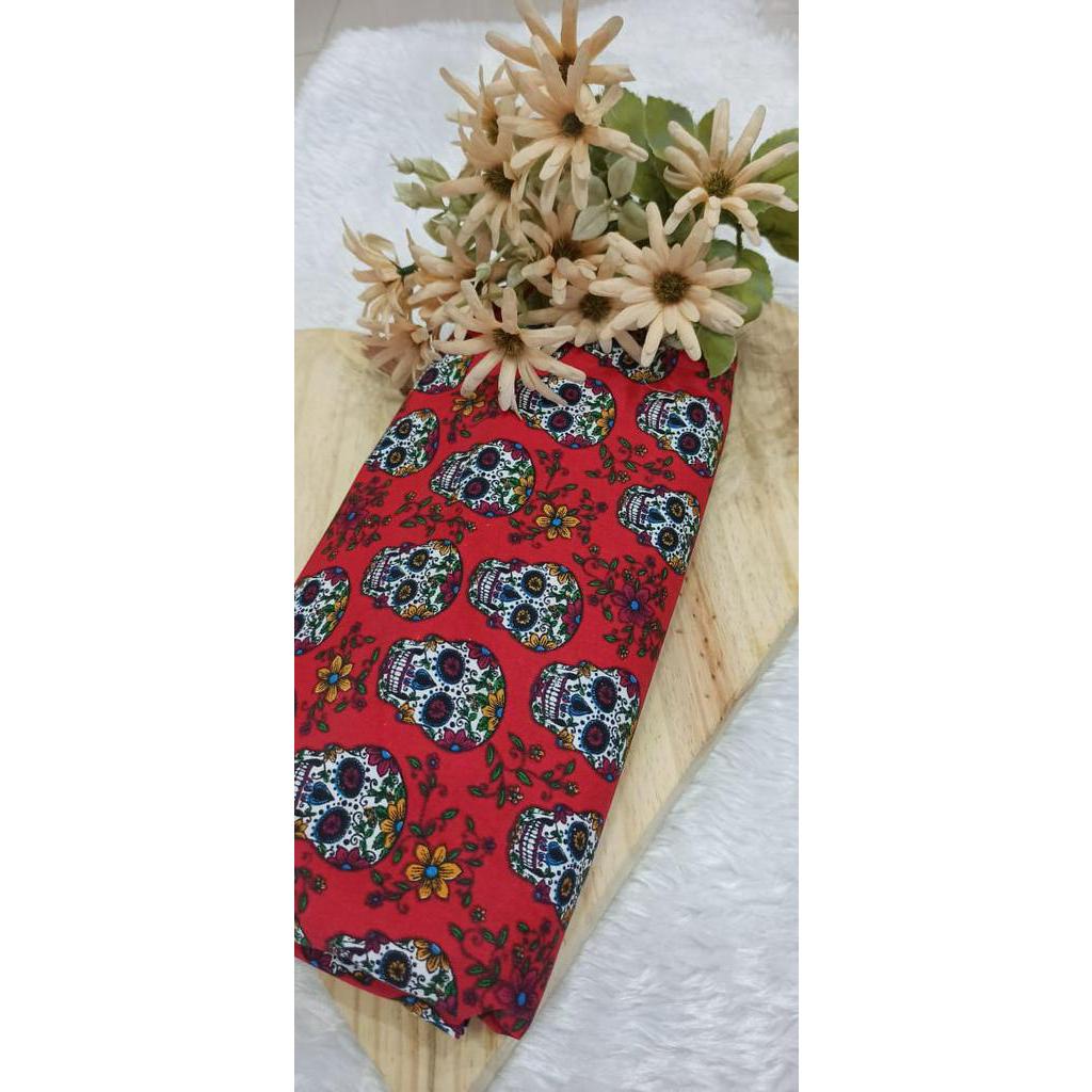 Tecido tricoline estampa caveiras mexicanas fundo vermelho