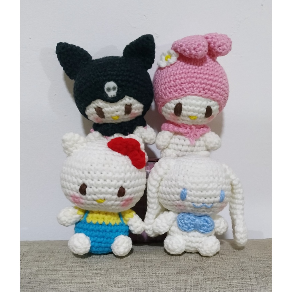 Amigurumi de Crochê Sanrio Hello Kitty/Kuromi/Melody/Cinnamonroll em Oferta na Shopee