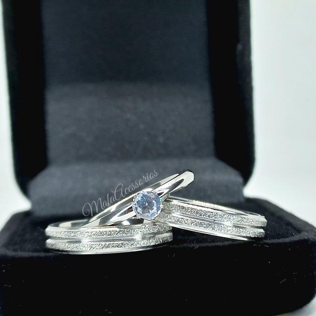 Par de Aliança de Namoro Casamento Prata Brilhante Diamantada Finas 4mm + Caixinha Preta em Oferta na Shopee