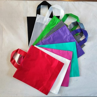 25 Sacolas plásticas Alça Fita medidas 27x40 , 30x45 e 40x50  em Alta Densidade para lojas. em Oferta na Shopee