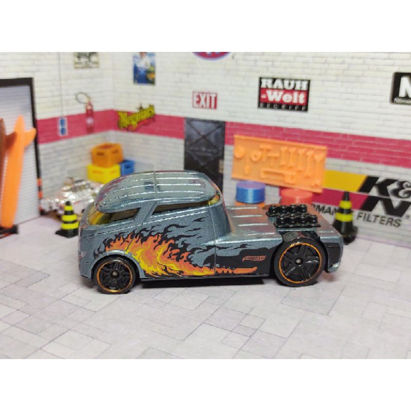Miniatura Hot Wheels Volkswagen Qombee Cinza Metálico 2013 5pack