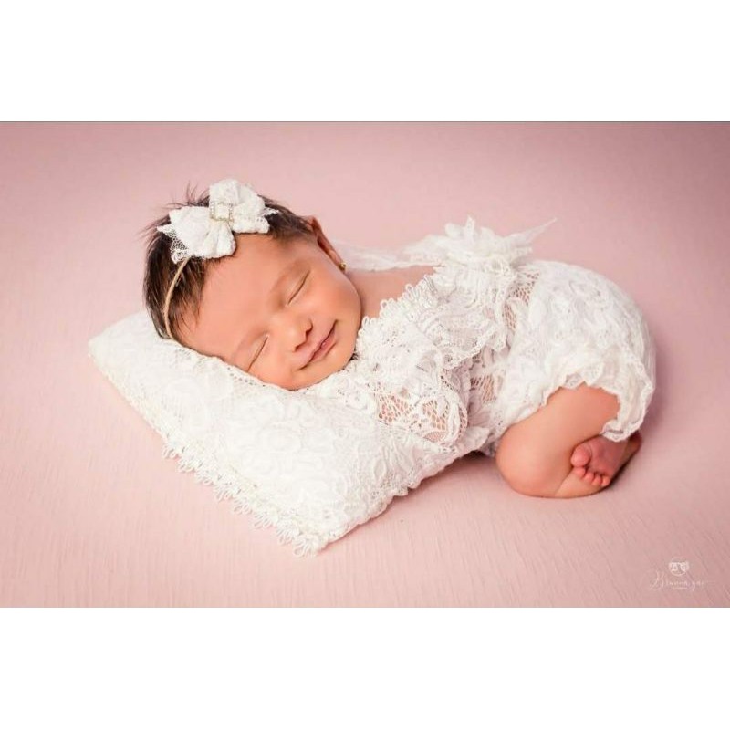 body de renda branco + travesseirinho roupa Newborn bori bore roupinha roupa romper ensaio fotográfico acompanhamento em Oferta na Shopee
