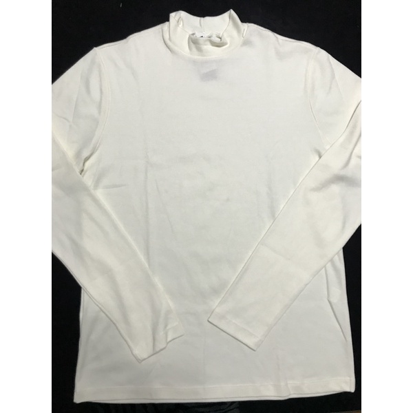 Blusa adulto feminino Modelo fechado, canelada, gola alta e manga longa Cor creme Tamanho G Marca Reds Confecções Composição: 67% Algodão e 33% Poliéster