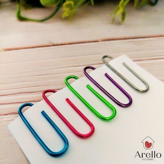 Kit contendo 50 Clips colorido de metal para papel