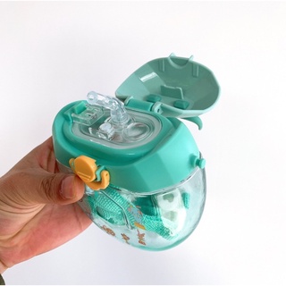Garrafa De Plástico Infantil Com Alça Removível Decorada Com Tampa Copo 400ml