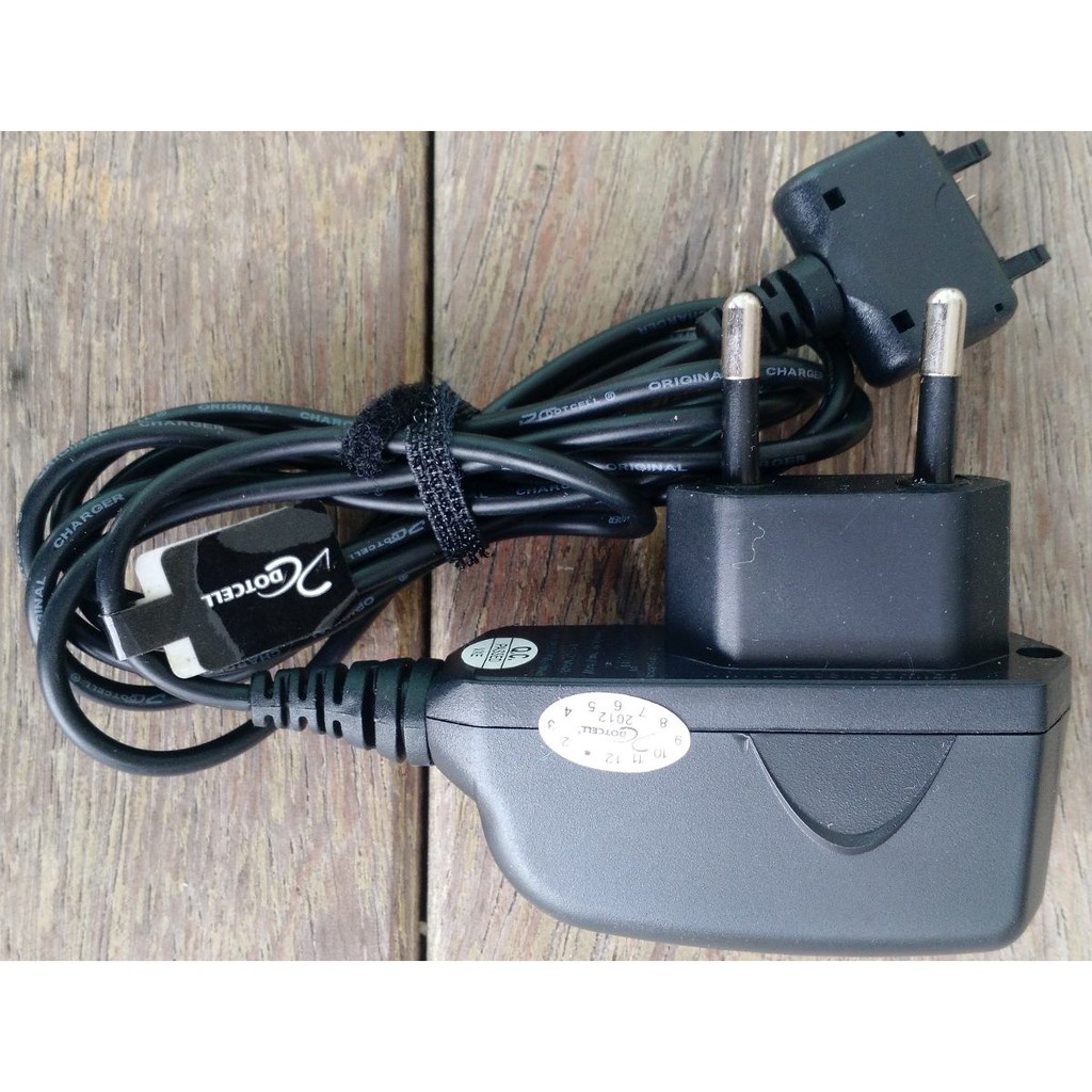 Carregador cel.anal. antigo sony ericsson usado bom estado
